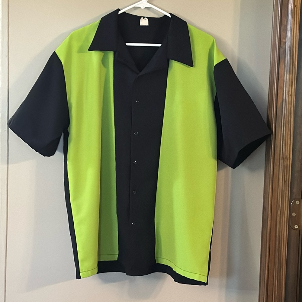 Bowling Index. Men’s neon green and black bowling shirt. Not sure on size